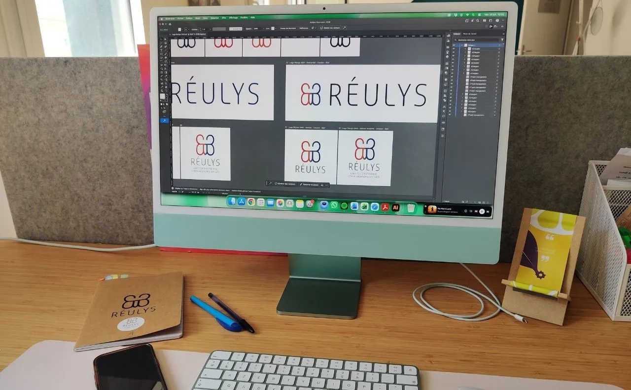 Création de logo par l'équipe créative de Réulys.